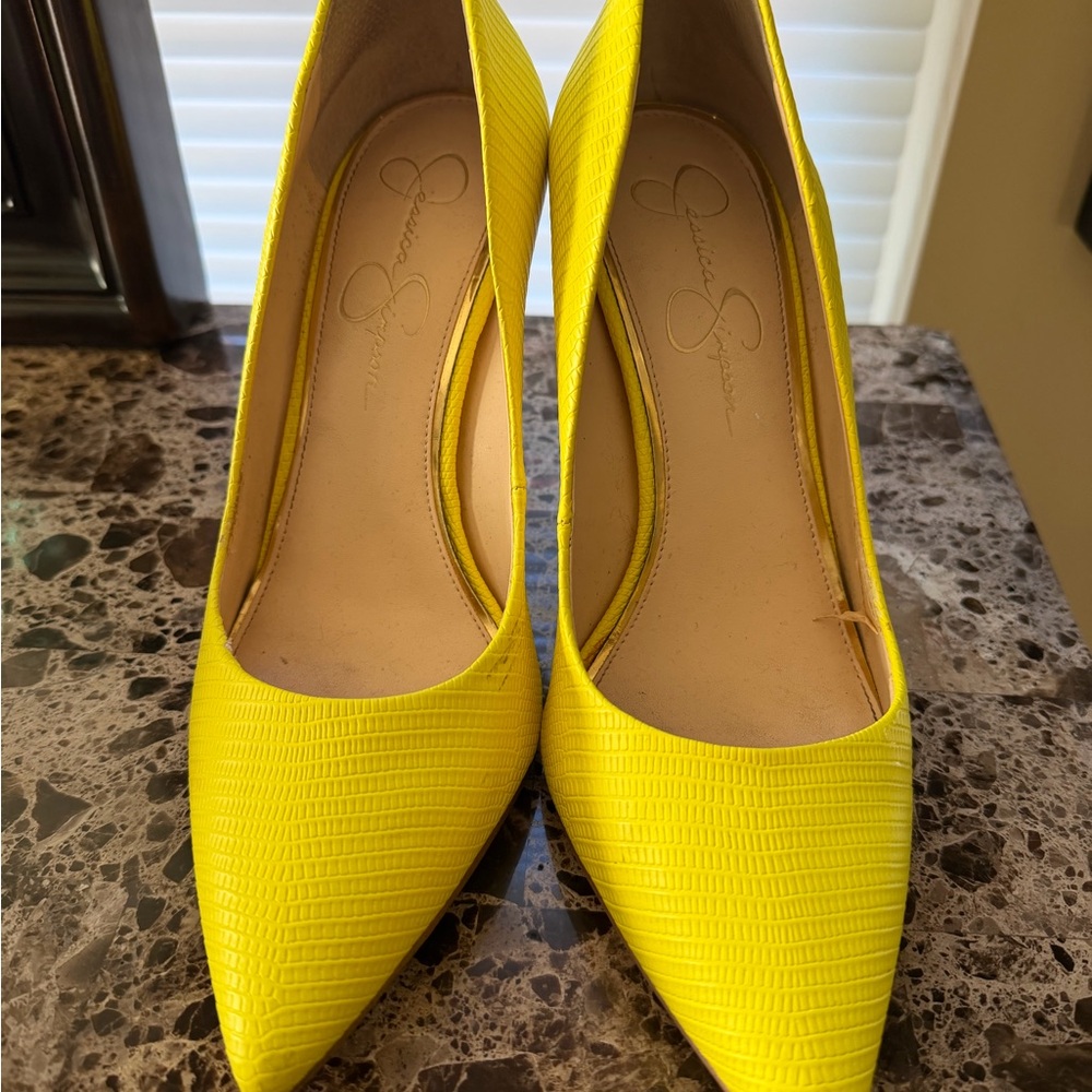 Jessica Simpson Vibrant and beautiful Yellow Heels! Gently worn!